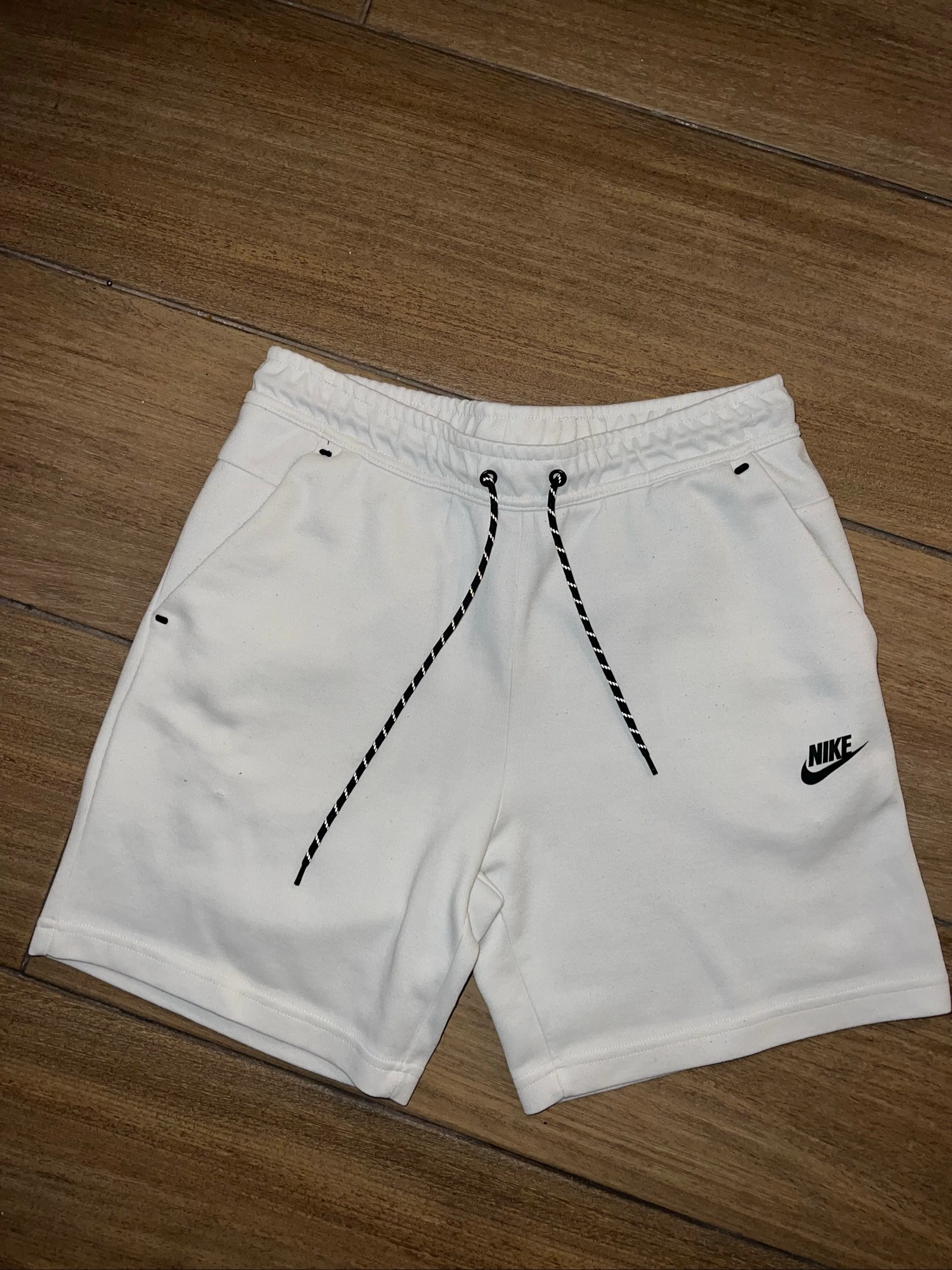 Pantalón Nike tech corto blanco talla S